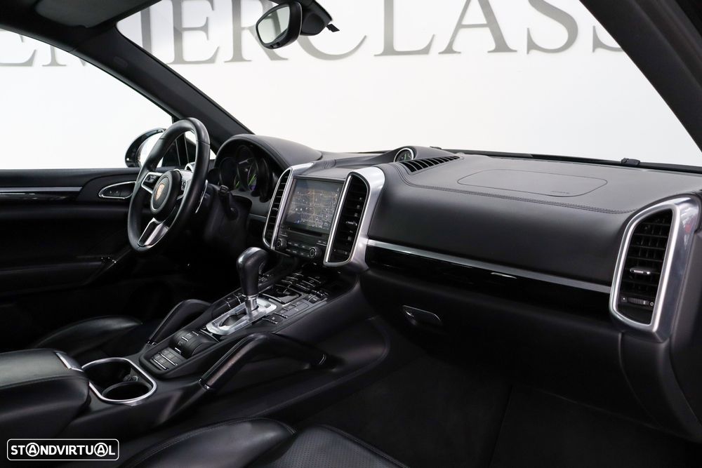 Porsche Cayenne - 50