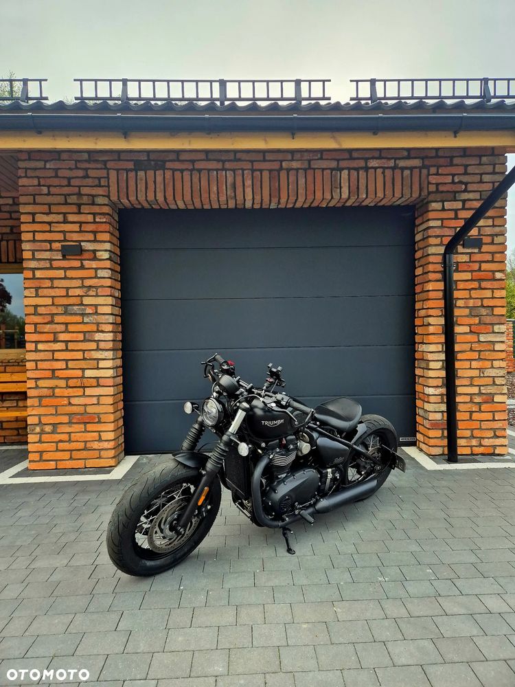 Triumph Bonneville Bobber - 1