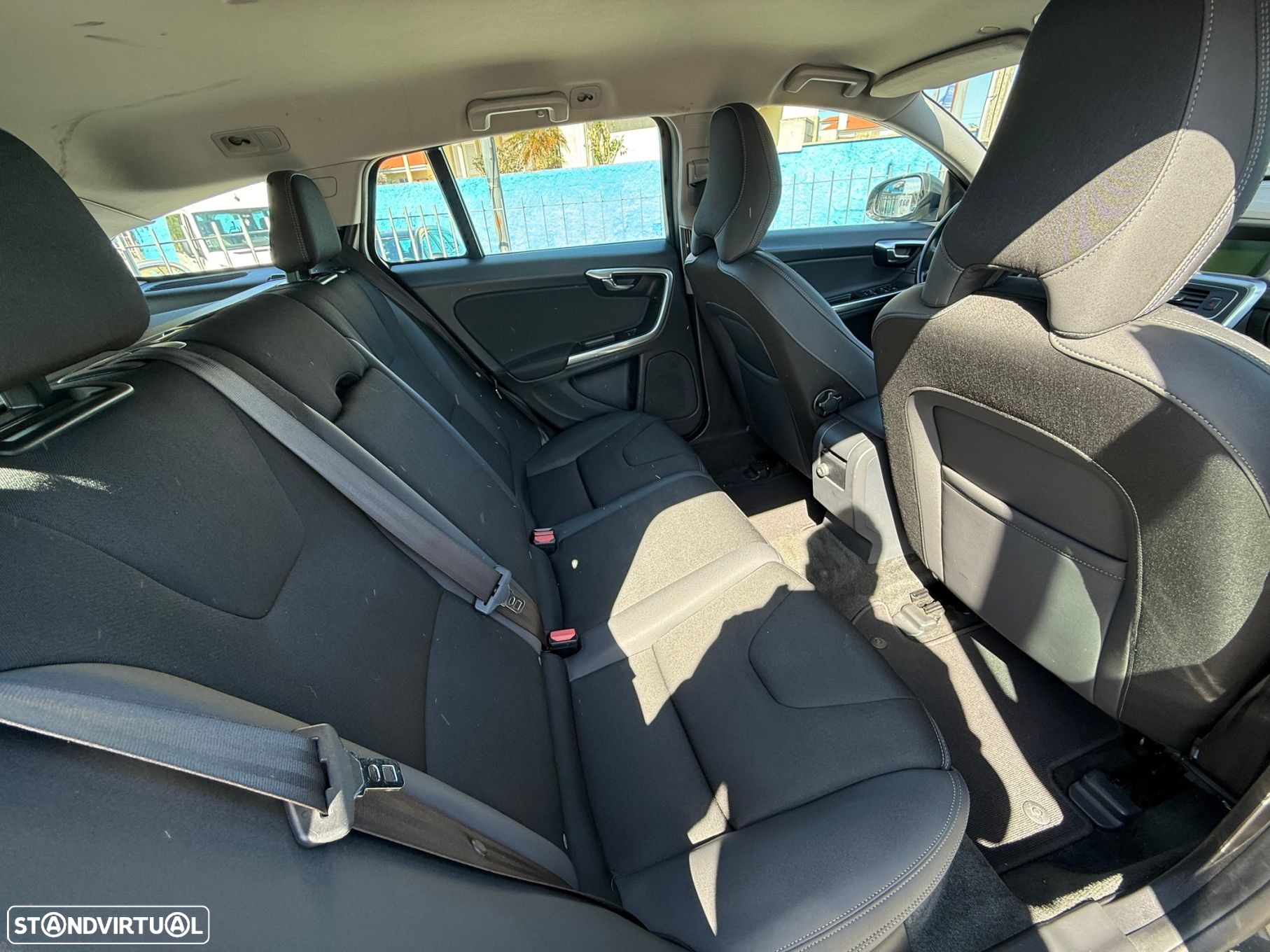 Volvo V60 1.6 D2 Momentum Eco Powershift - 10