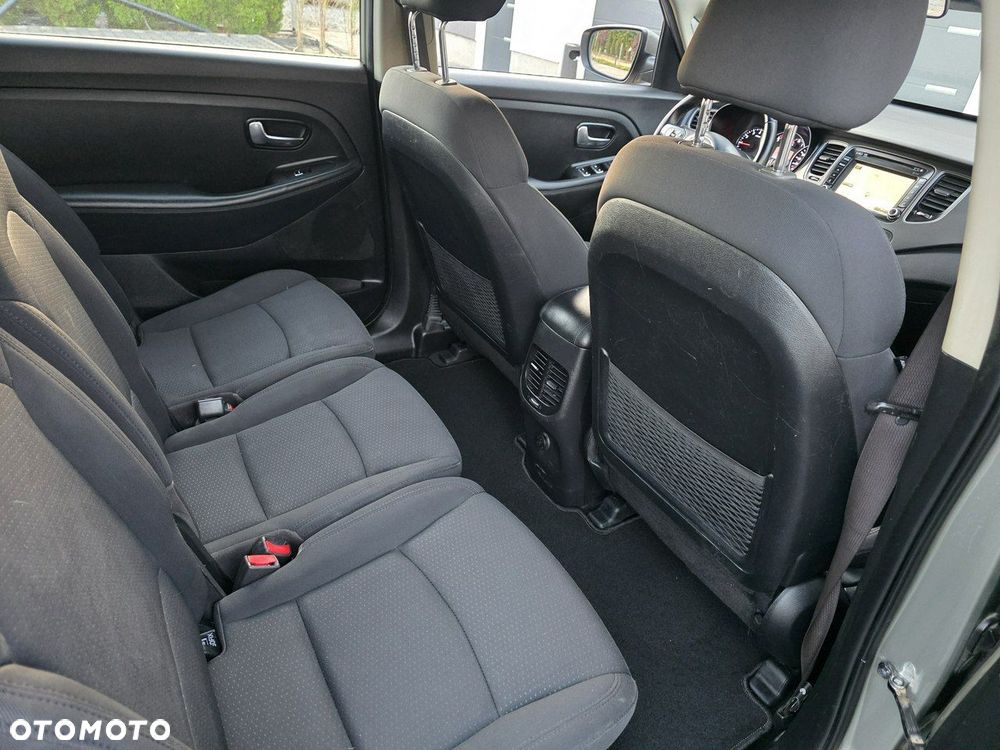 Kia Carens - 14
