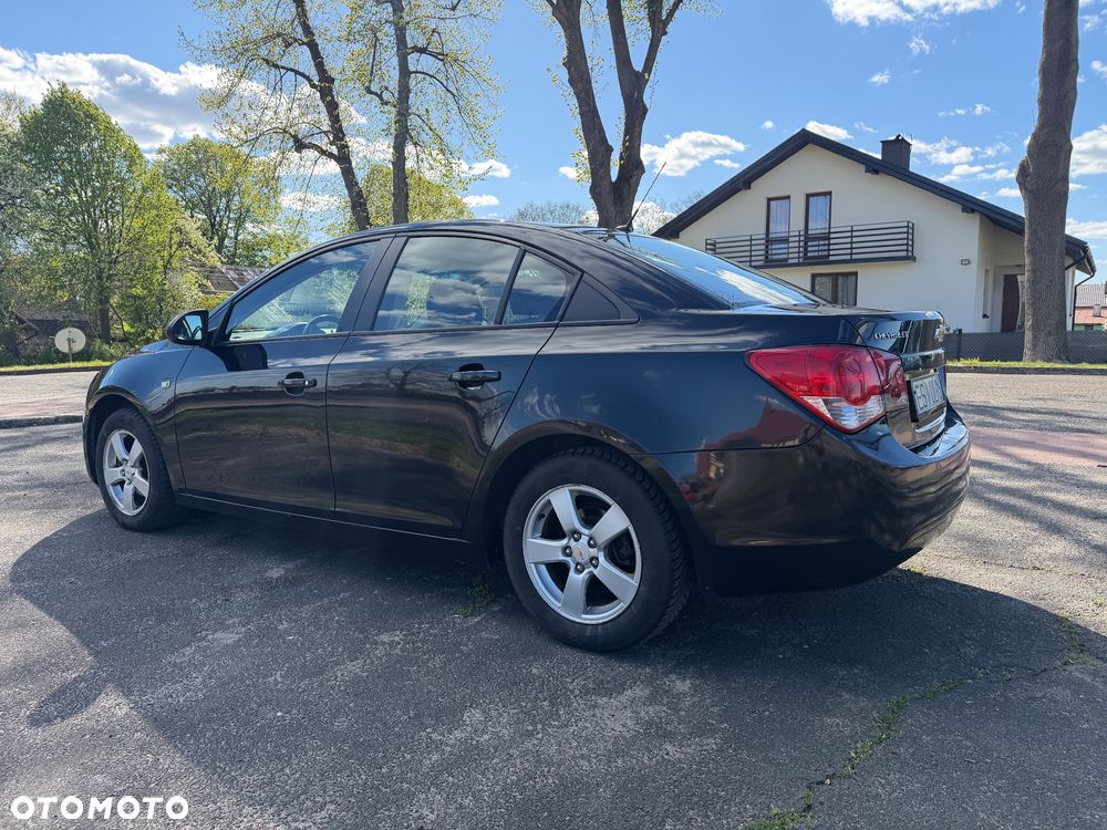 Chevrolet Cruze 1.6 - 4