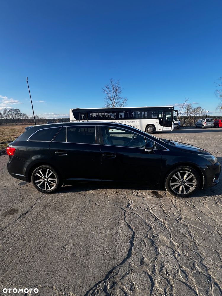 Toyota Avensis 2.0 D-4D Premium - 11