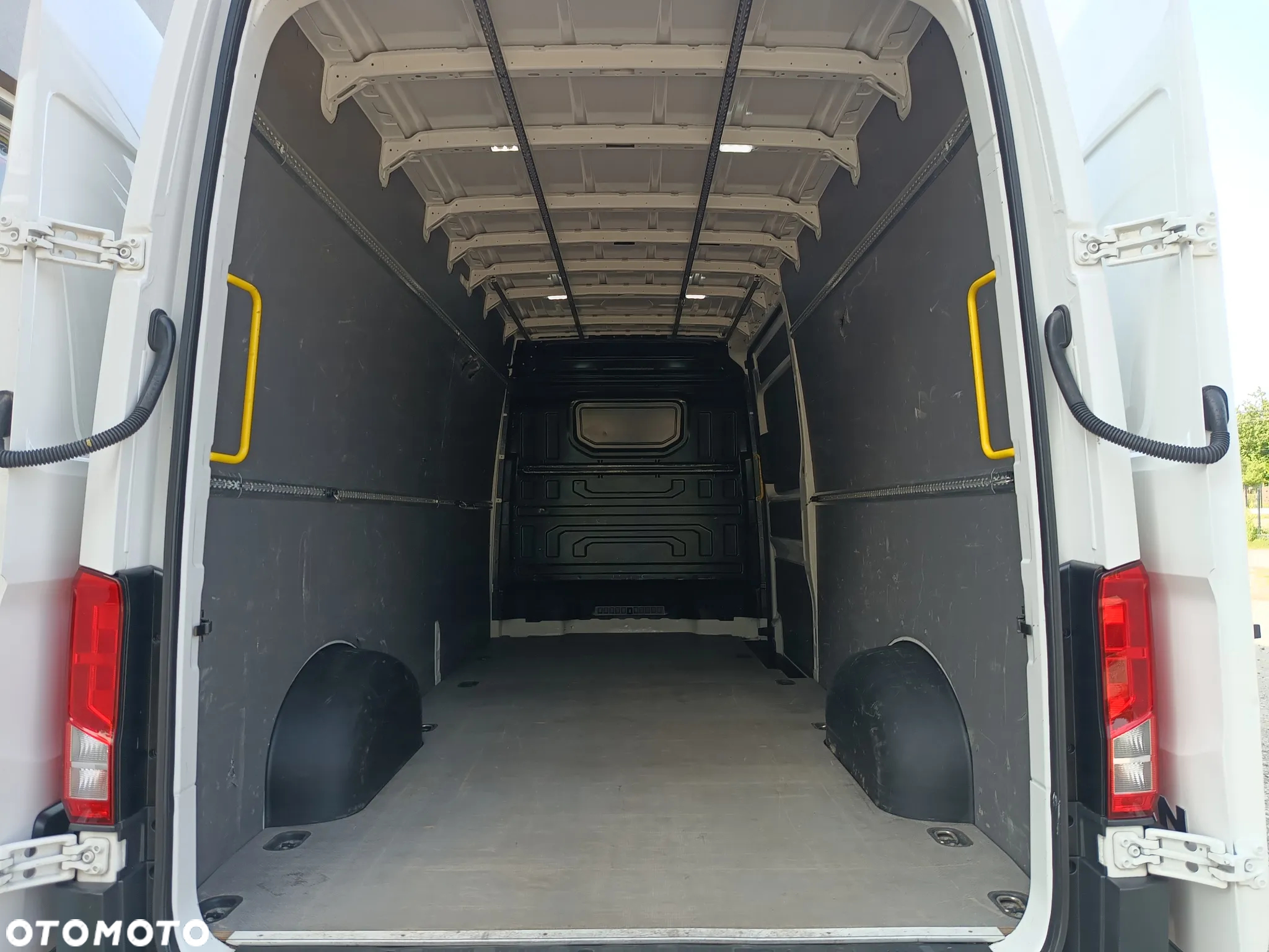 Volkswagen Crafter 3.180 Automat Długi - 11