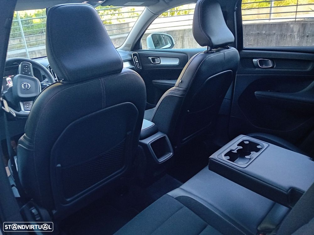 Volvo XC 40 1.5 T3 Momentum Tech Edition - 14