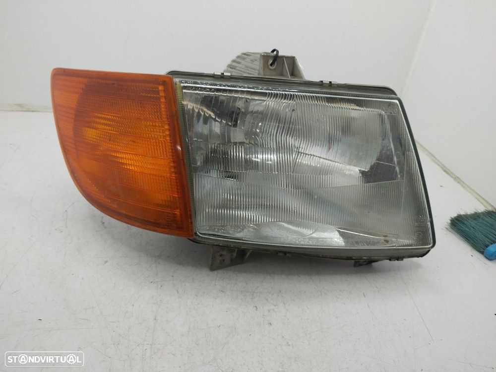 Farol/ Otica Dianteiro Dto Mercedes-Benz Vito Autocarro (638) - 5