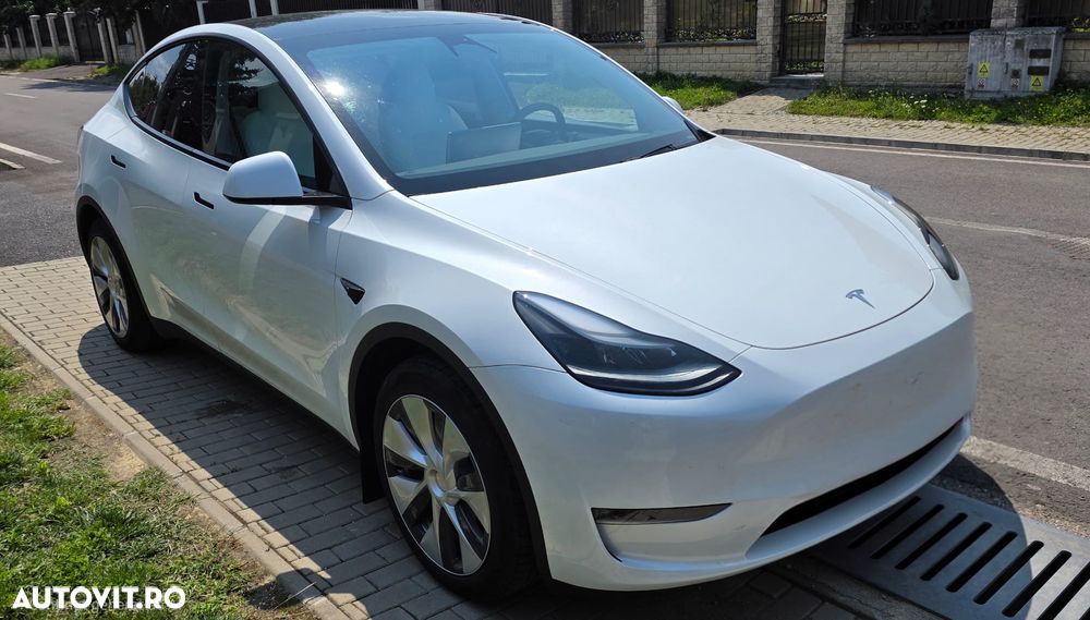 Tesla Model Y Long Range AWD Premium - 1