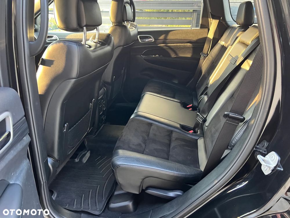 Jeep Grand Cherokee - 24
