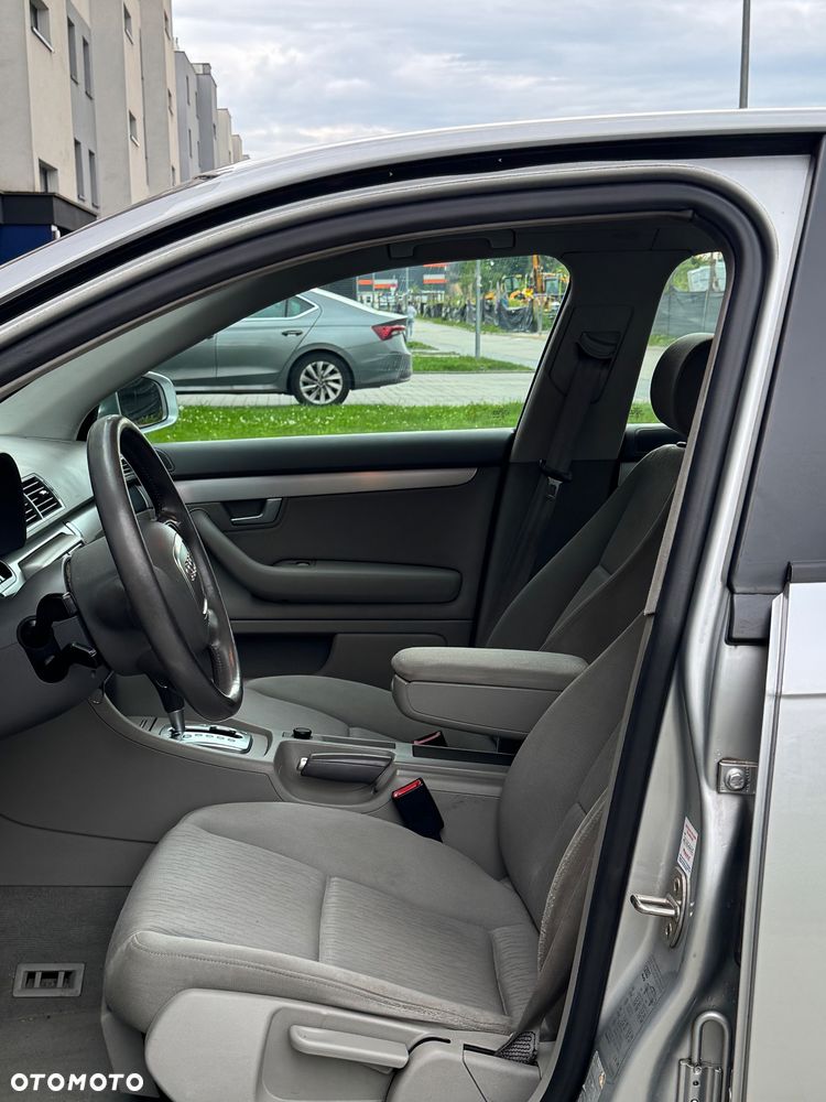 Audi A4 Limousine - 8