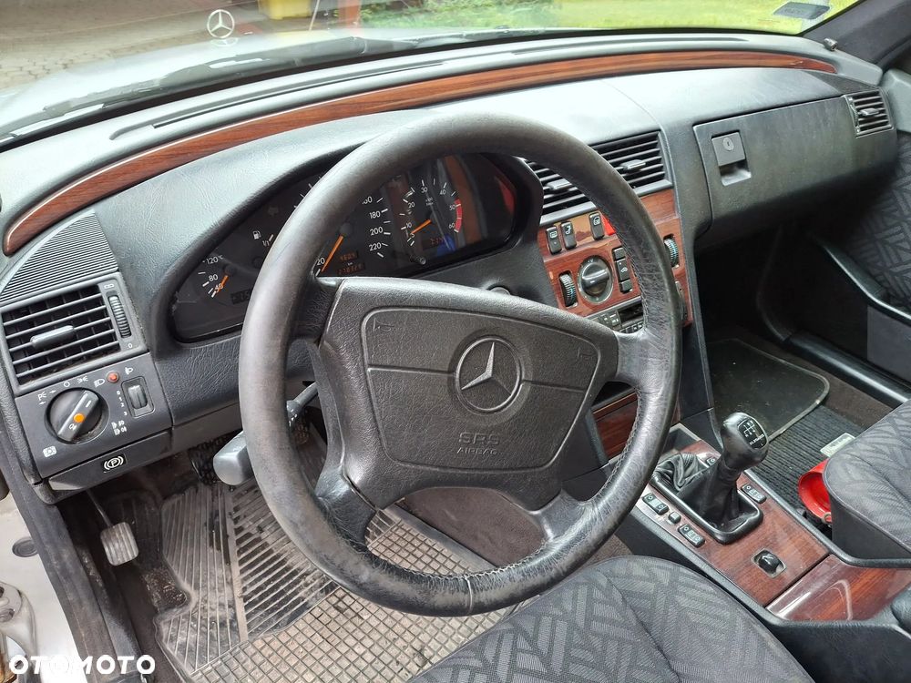Mercedes-Benz Klasa C 200 D Elegance - 6