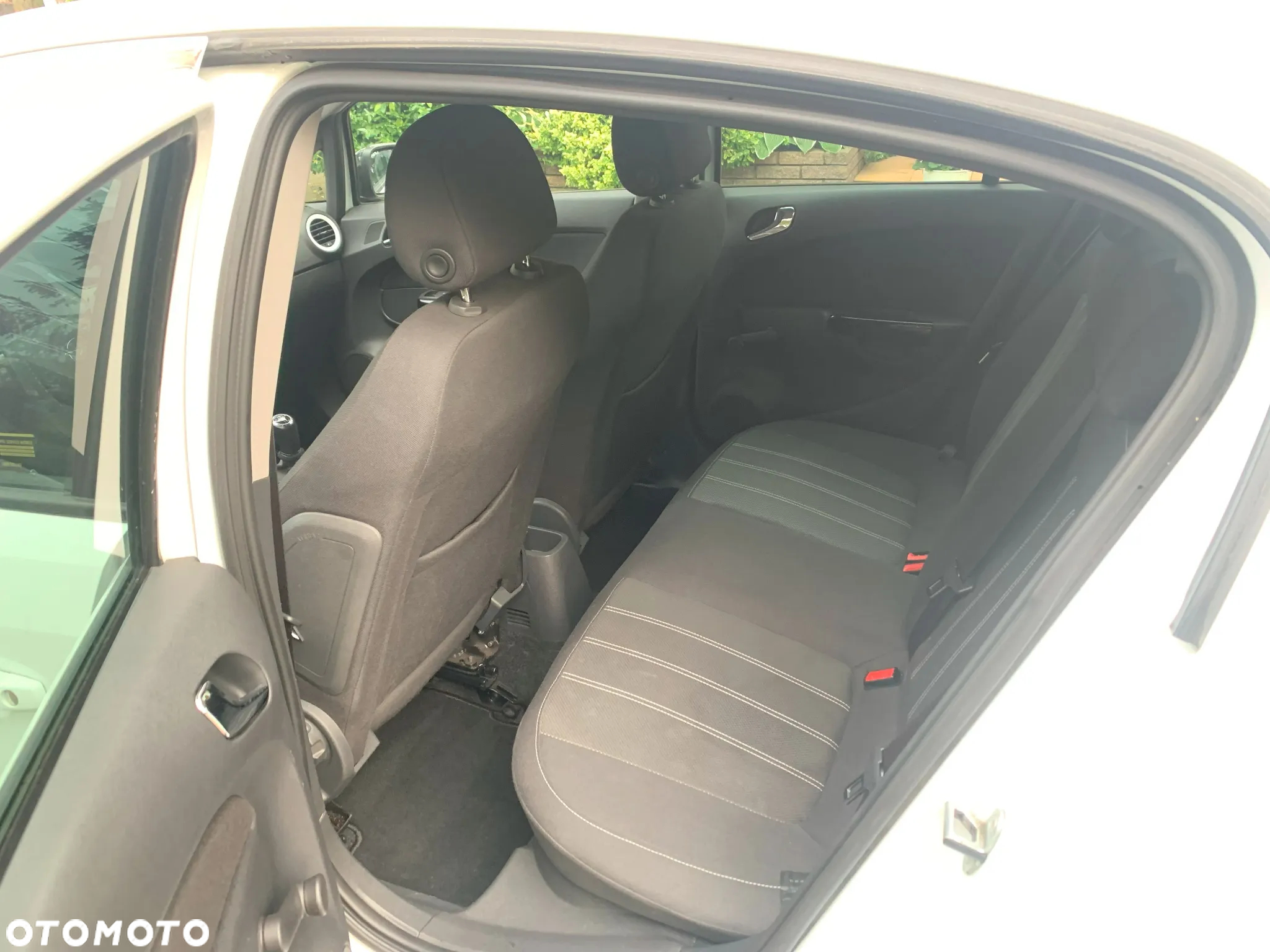 Opel Corsa 1.4 16V Color Edition - 11