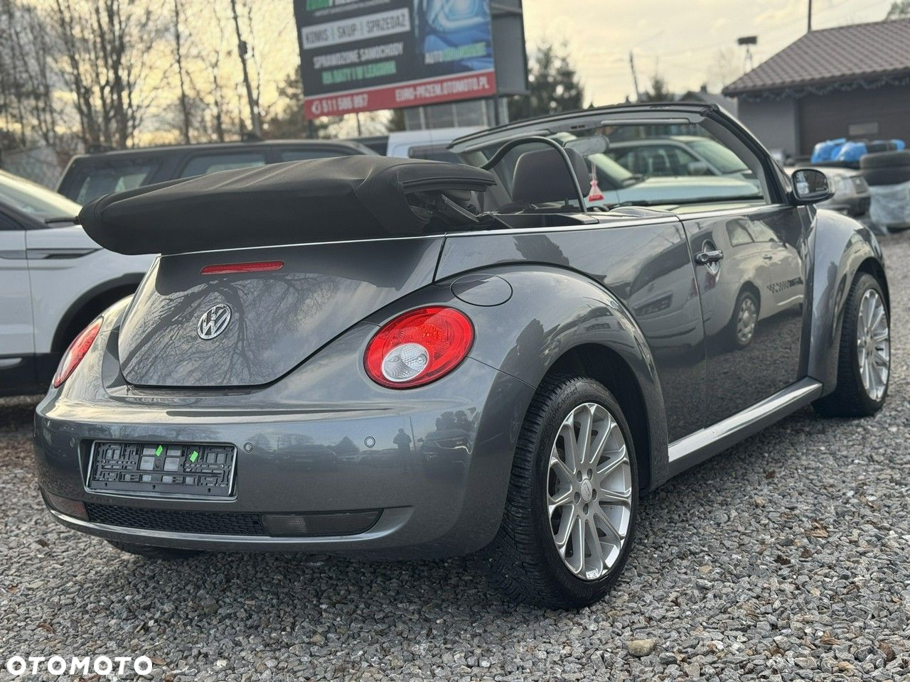 Volkswagen New Beetle - 4