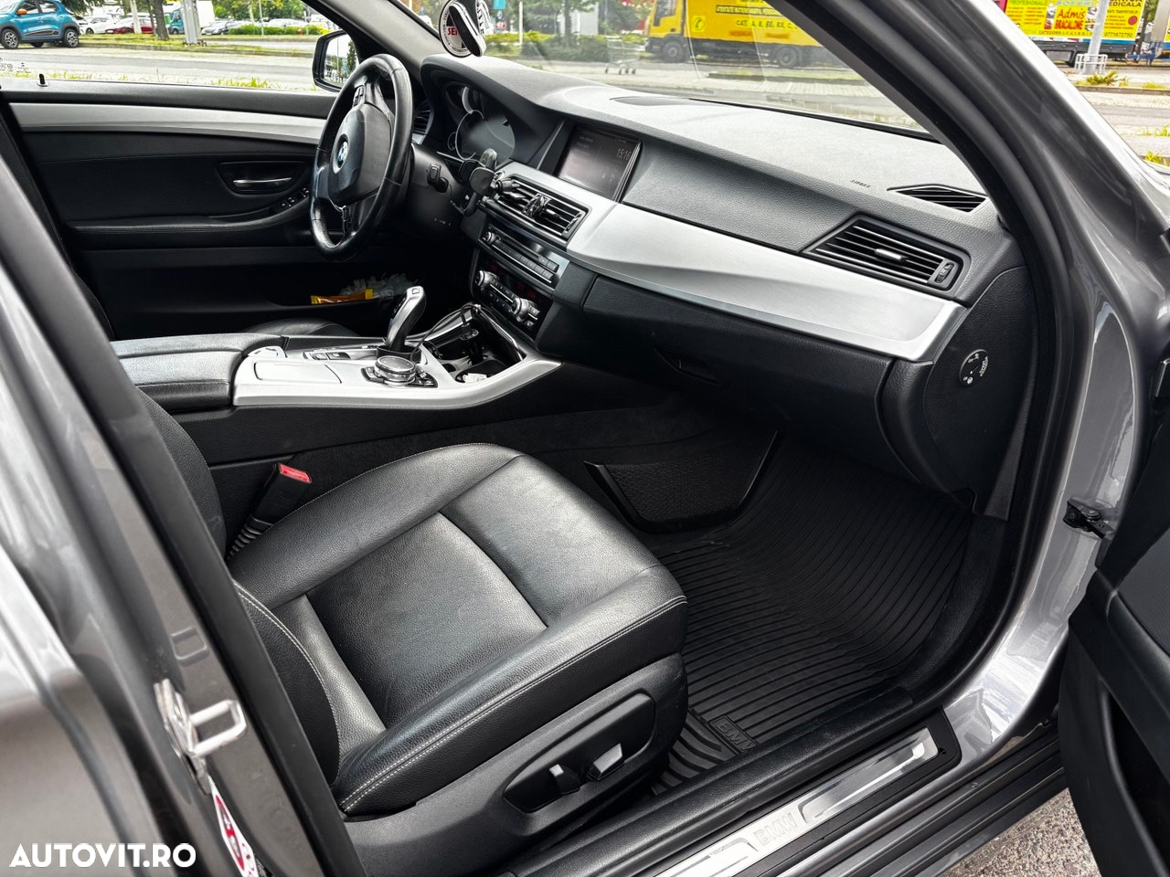 BMW Seria 5 525d xDrive AT - 22