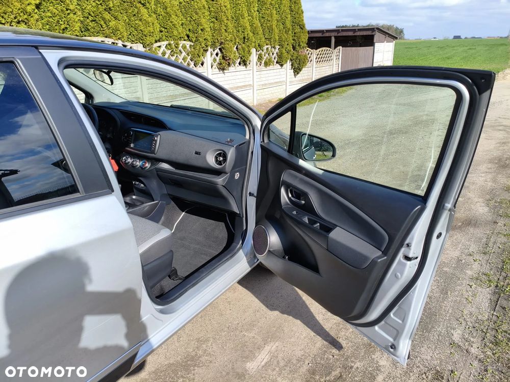 Toyota Yaris 1.5 20th Anniversary CVT - 17