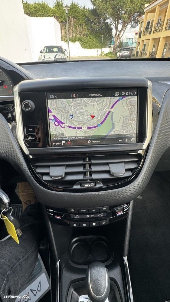 Peugeot 2008 1.2 PureTech Allure EAT6 - 25