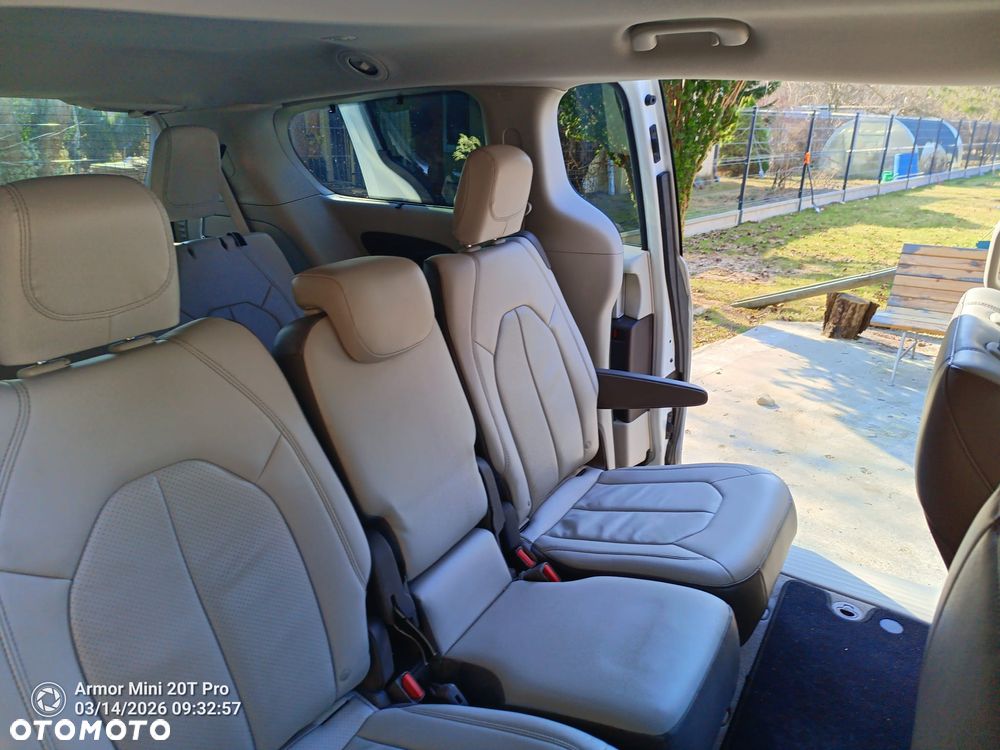 Chrysler Pacifica - 8