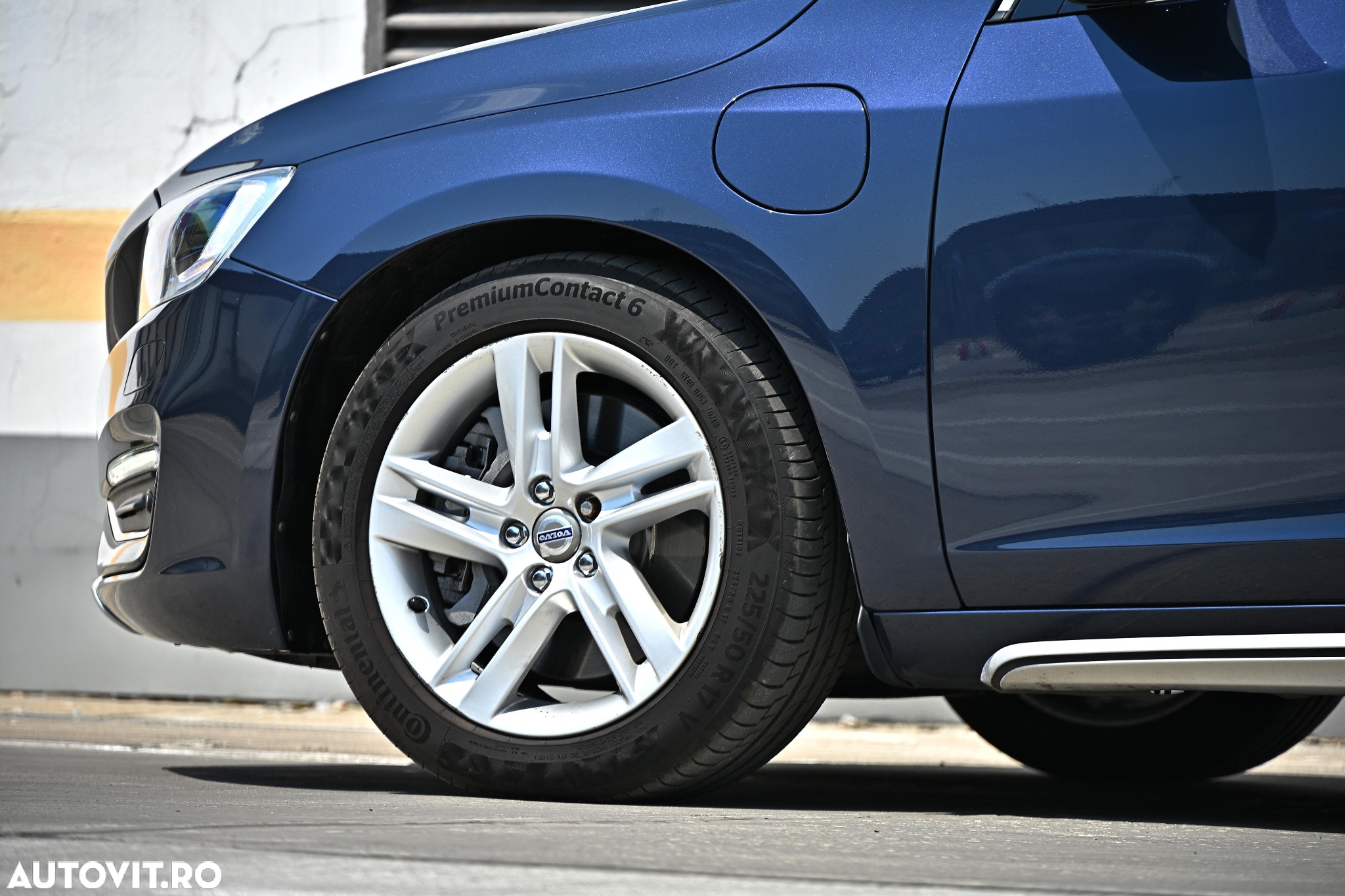 Volvo V60 D6 Plug-In-Hybrid AWD Geartronic Summum - 25