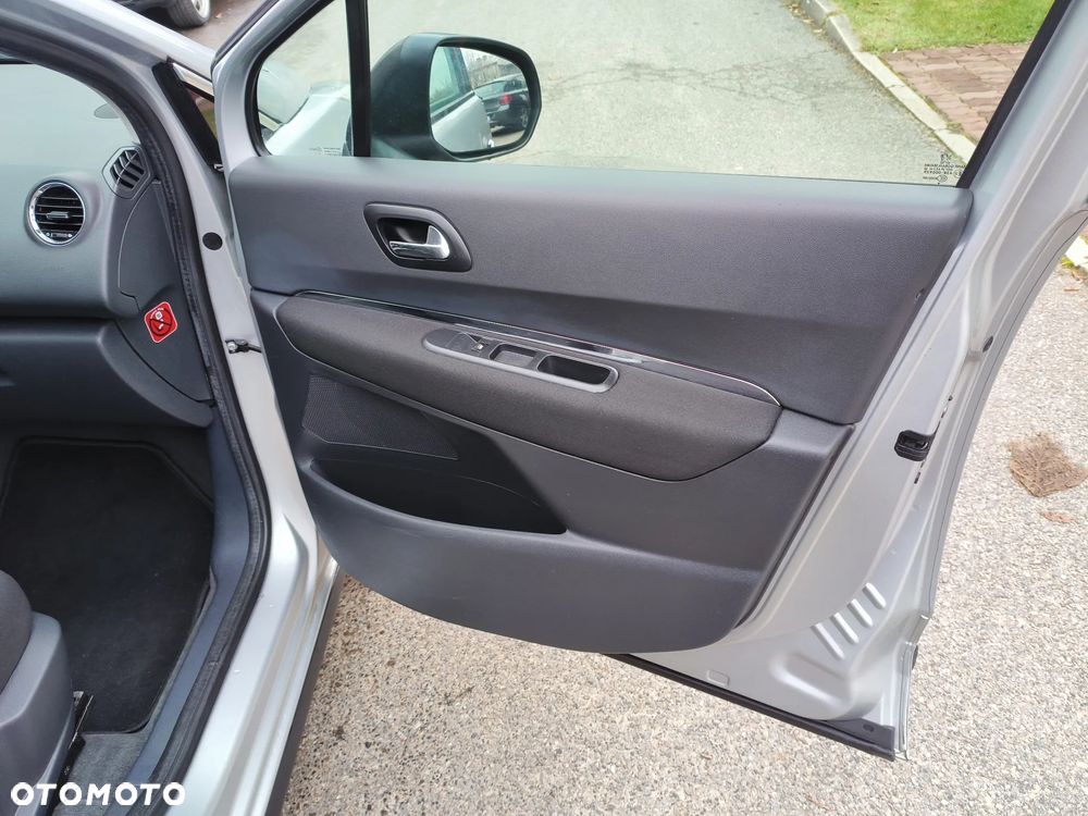 Peugeot 3008 1.6 Premium - 11