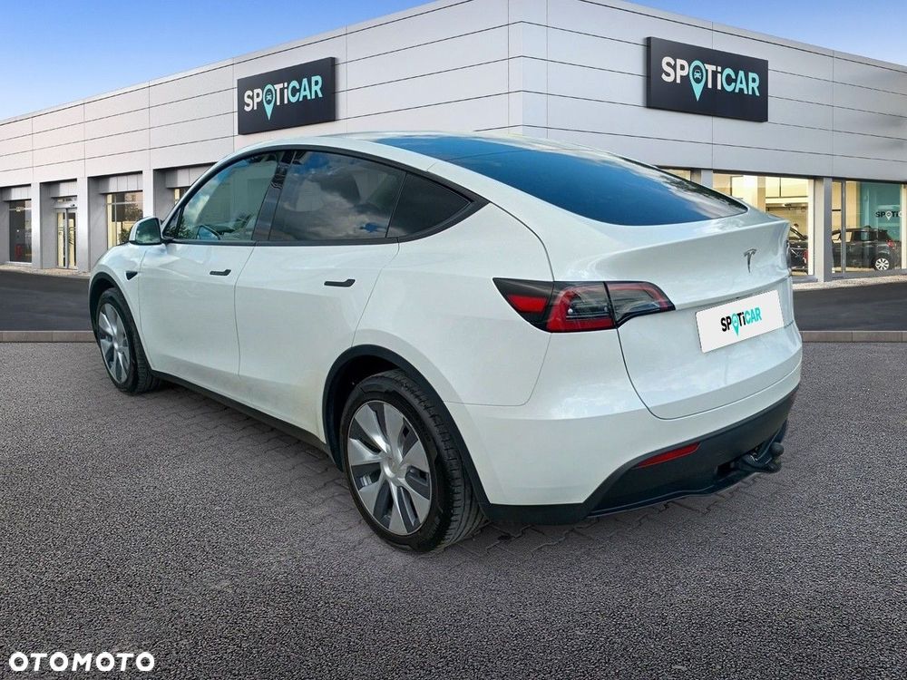 Tesla Model Y Long Range AWD - 8