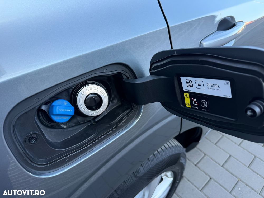 Volvo XC 60 B4 MHEV AWD Momentum Pro - 33