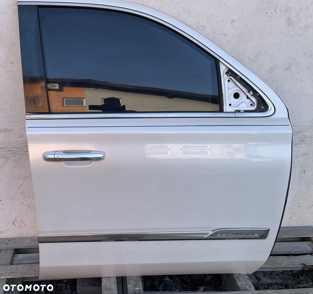 O3 CADILLAC ESCALADE IV 2014 - DRZWI PRZEDNIE PRAWE PRZÓD 23378543 - 2