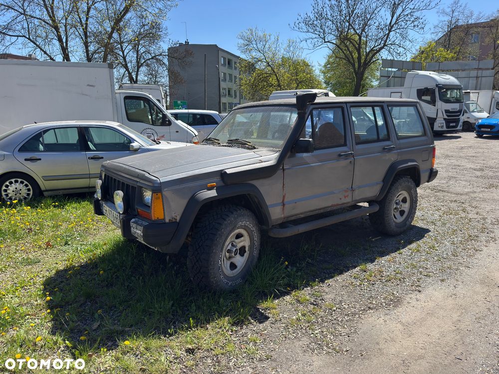 Jeep Cherokee - 1