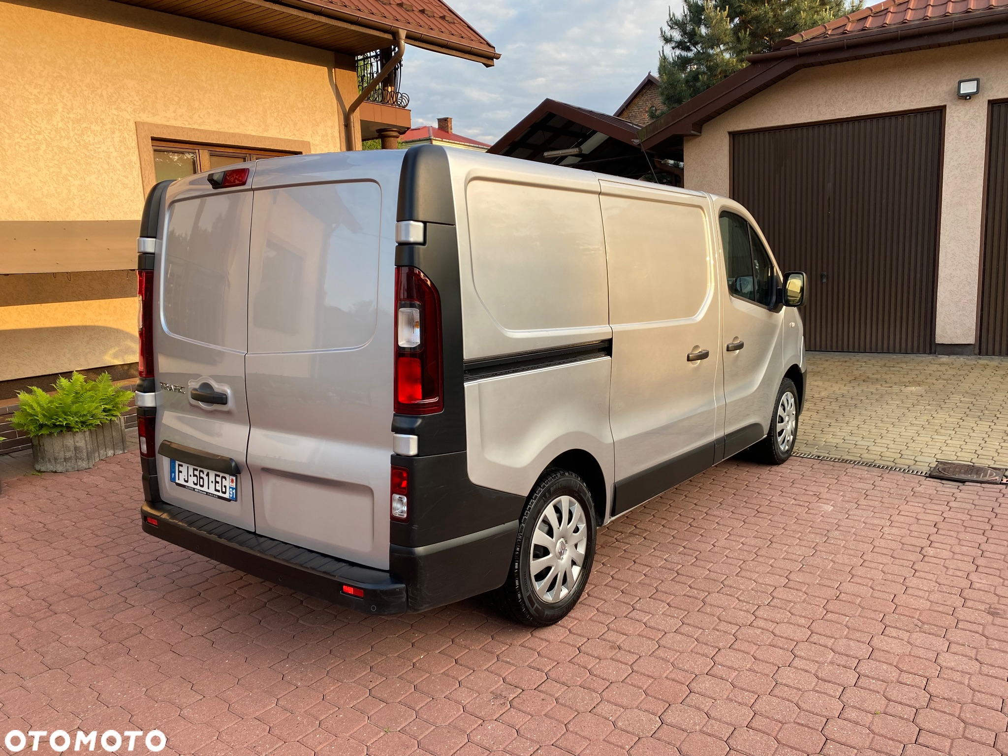 Renault TRAFIC L1 H1 profesjonalna zabudowa WARSZTATOWA - 7