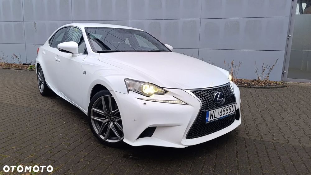 Lexus IS 300h F Sport - 1