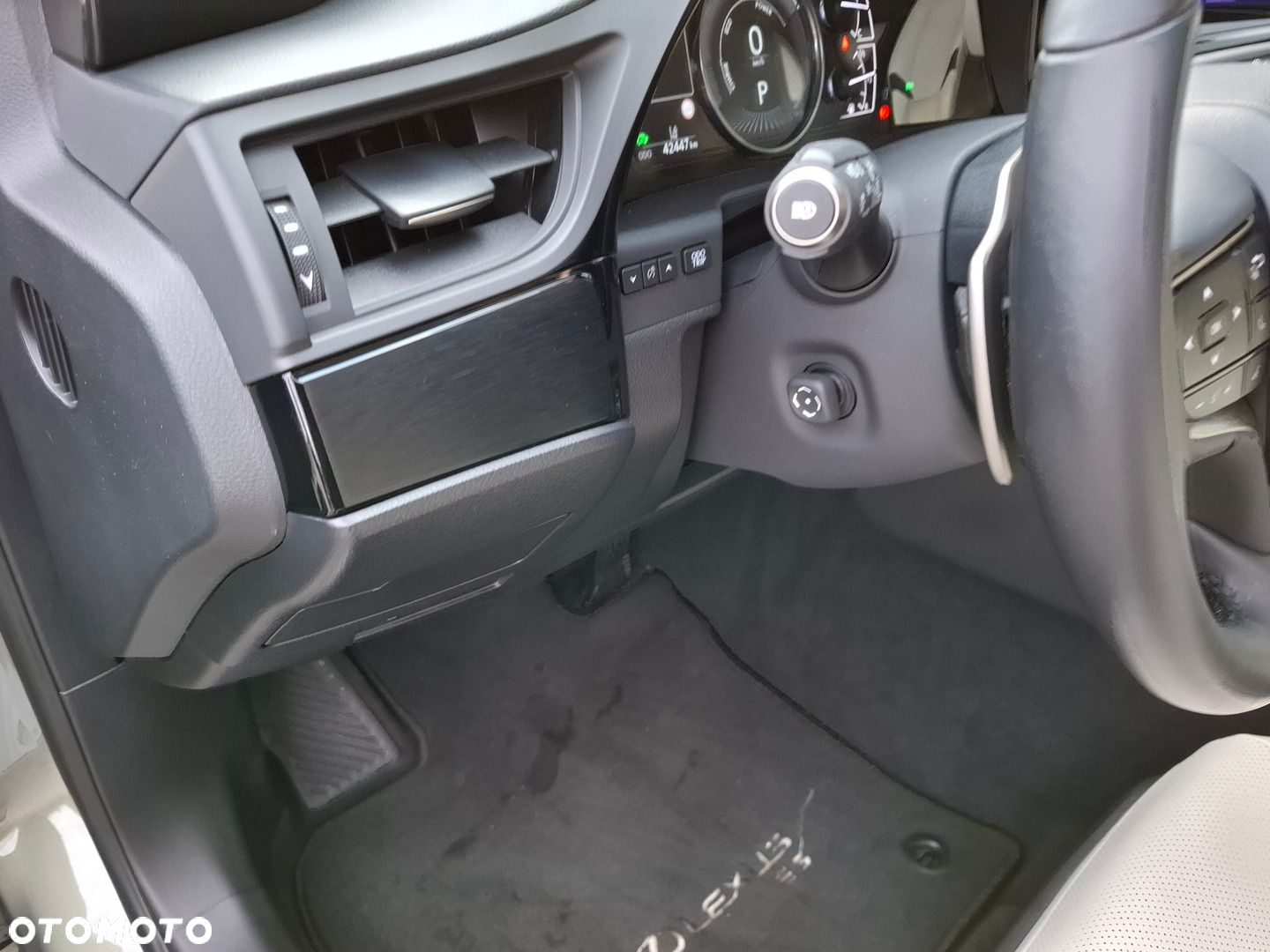 Lexus ES - 10