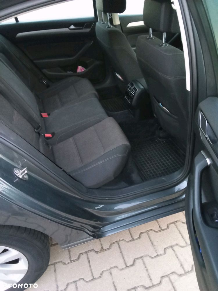 Volkswagen Passat 1.6 TDI BMT Comfortline - 13