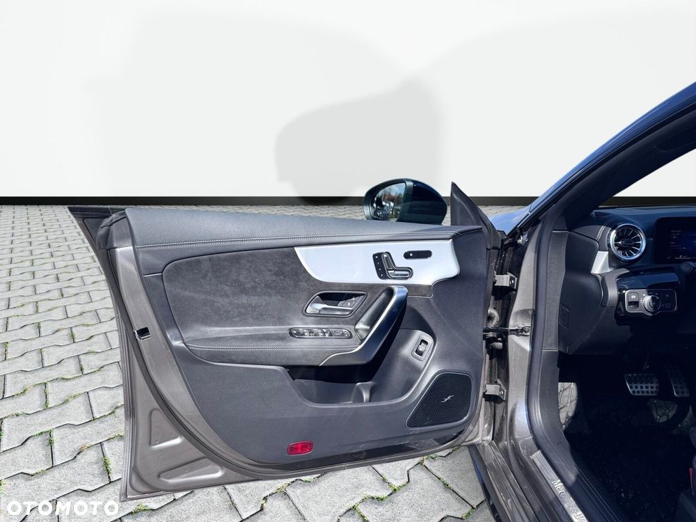 Mercedes-Benz CLA 220 d AMG Line 8G-DCT - 11