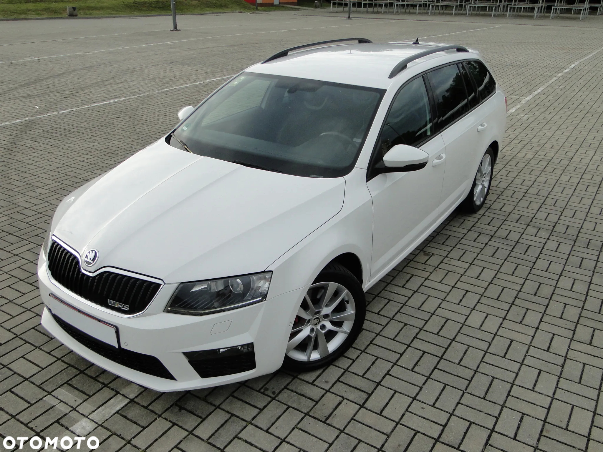 Skoda Octavia Combi 2.0 TDI DSG RS - 22