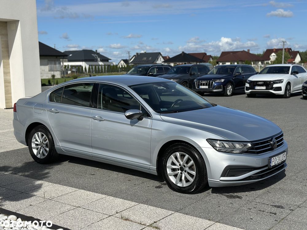 Volkswagen Passat - 1