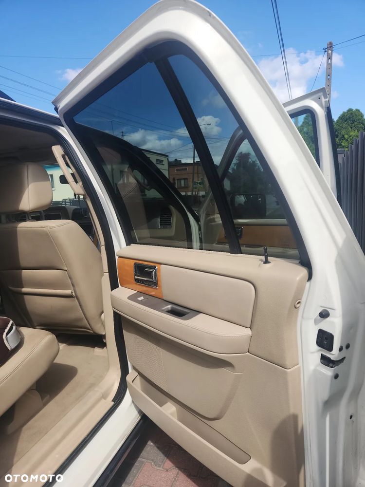 Lincoln Navigator 5.4 L 4x4 - 6