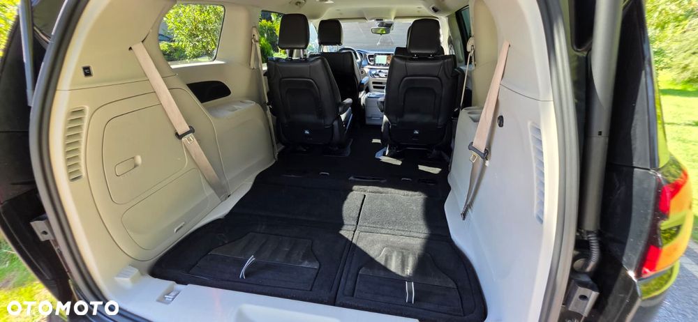 Chrysler Pacifica - 24
