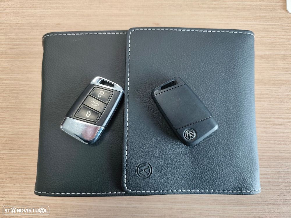 VW Passat Variant 2.0 TDi R-Line DSG - 34