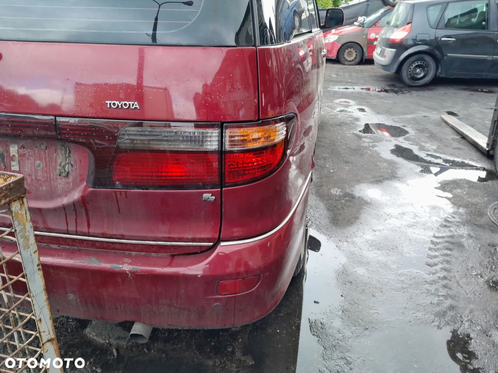 Lampa tylna prawa w błotnik TOYOTA Previa II 00-05r. - 3