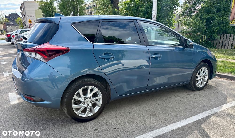 Toyota Auris 1.6 Premium + - 9