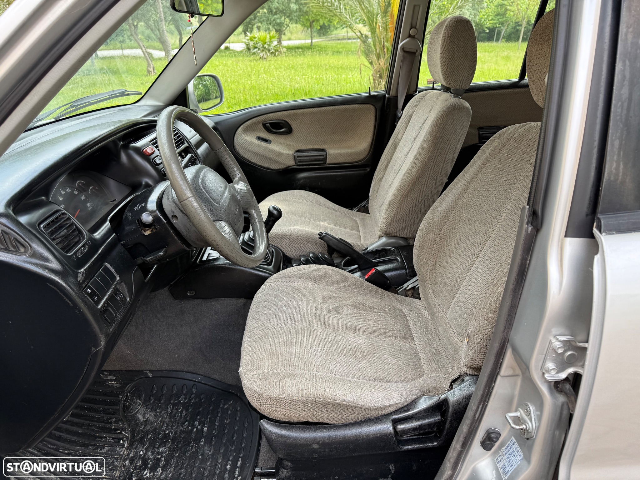 Suzuki Grand Vitara Metal Top 2.0 TDi - 11