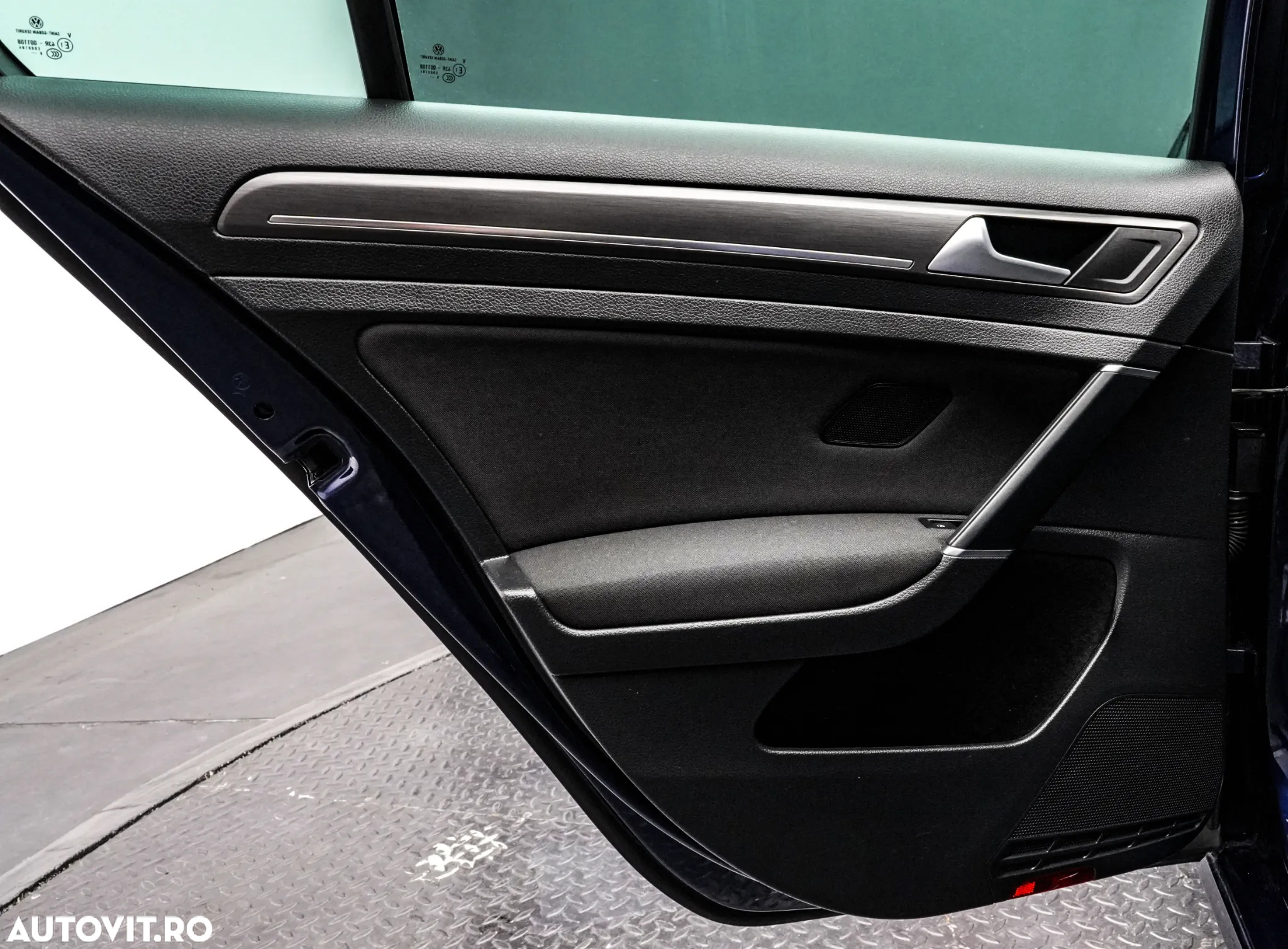 Volkswagen Golf e-Golf - 27