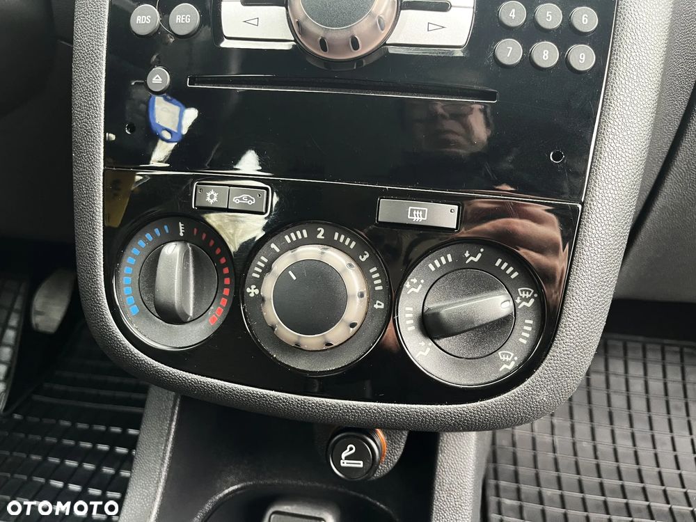 Opel Corsa 1.2 16V Cosmo - 36