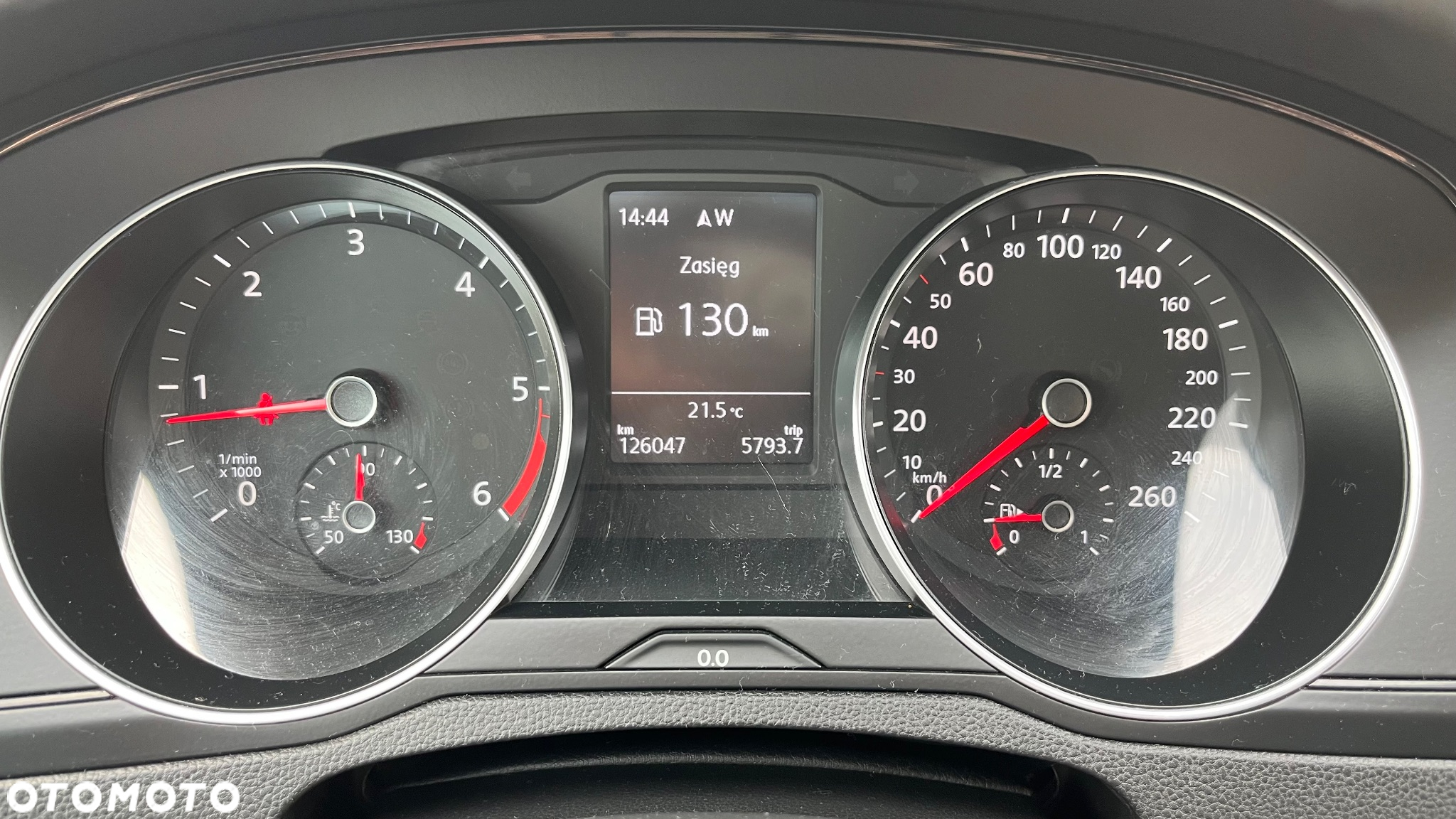 Volkswagen Passat 2.0 TDI SCR Comfortline - 28