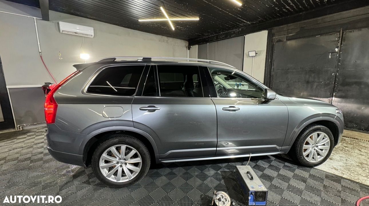 Volvo XC 90 D5 AWD Momentum - 1