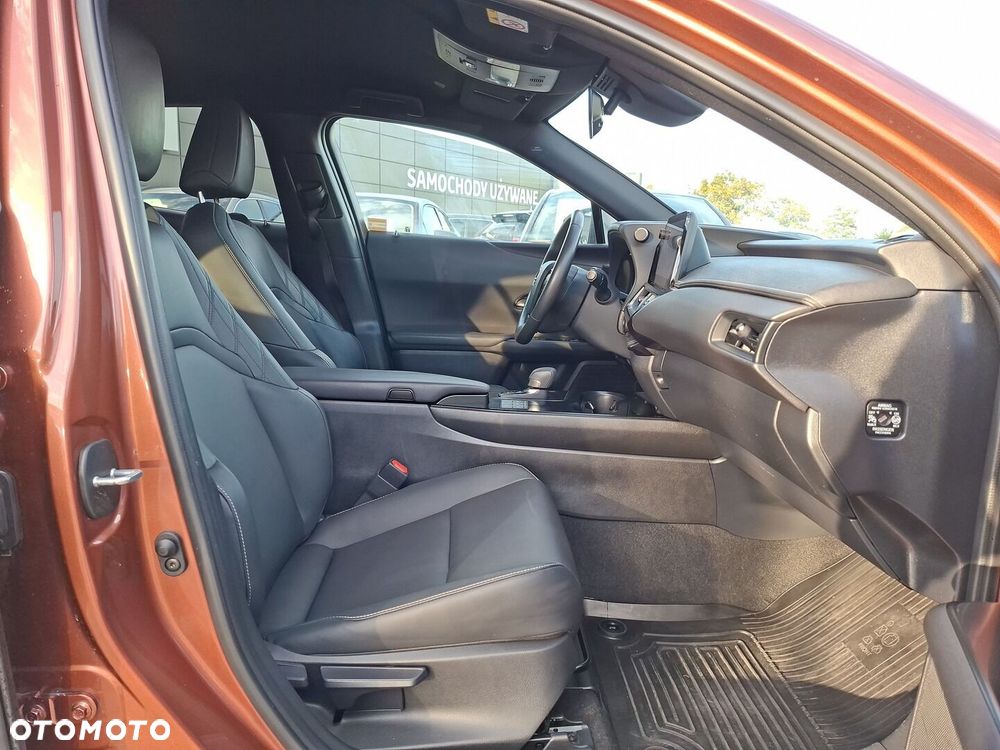 Lexus UX 300h F Sport Design AWD - 31