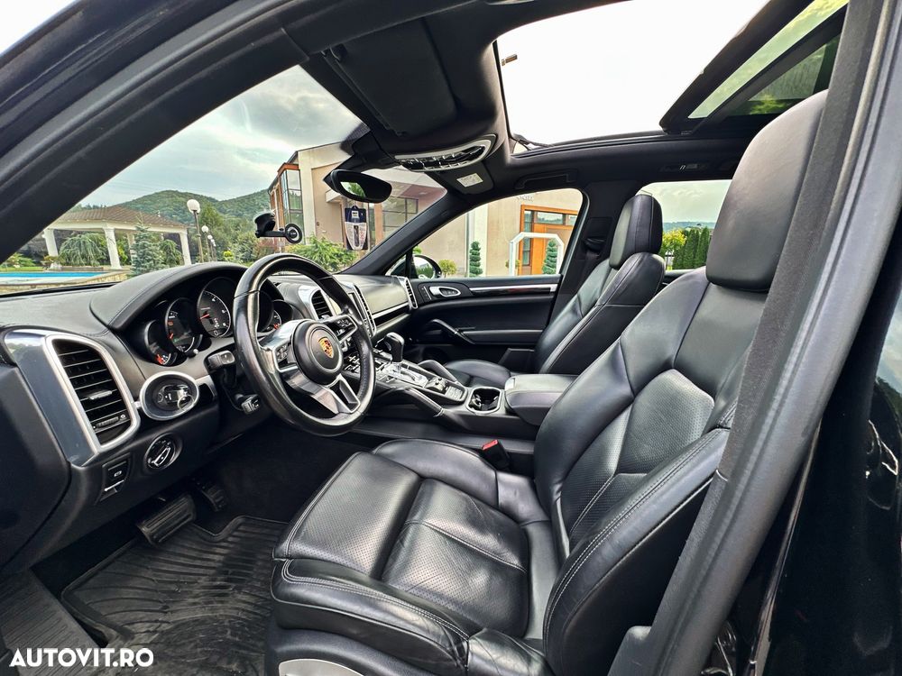 Porsche Cayenne 3.0 L - 8