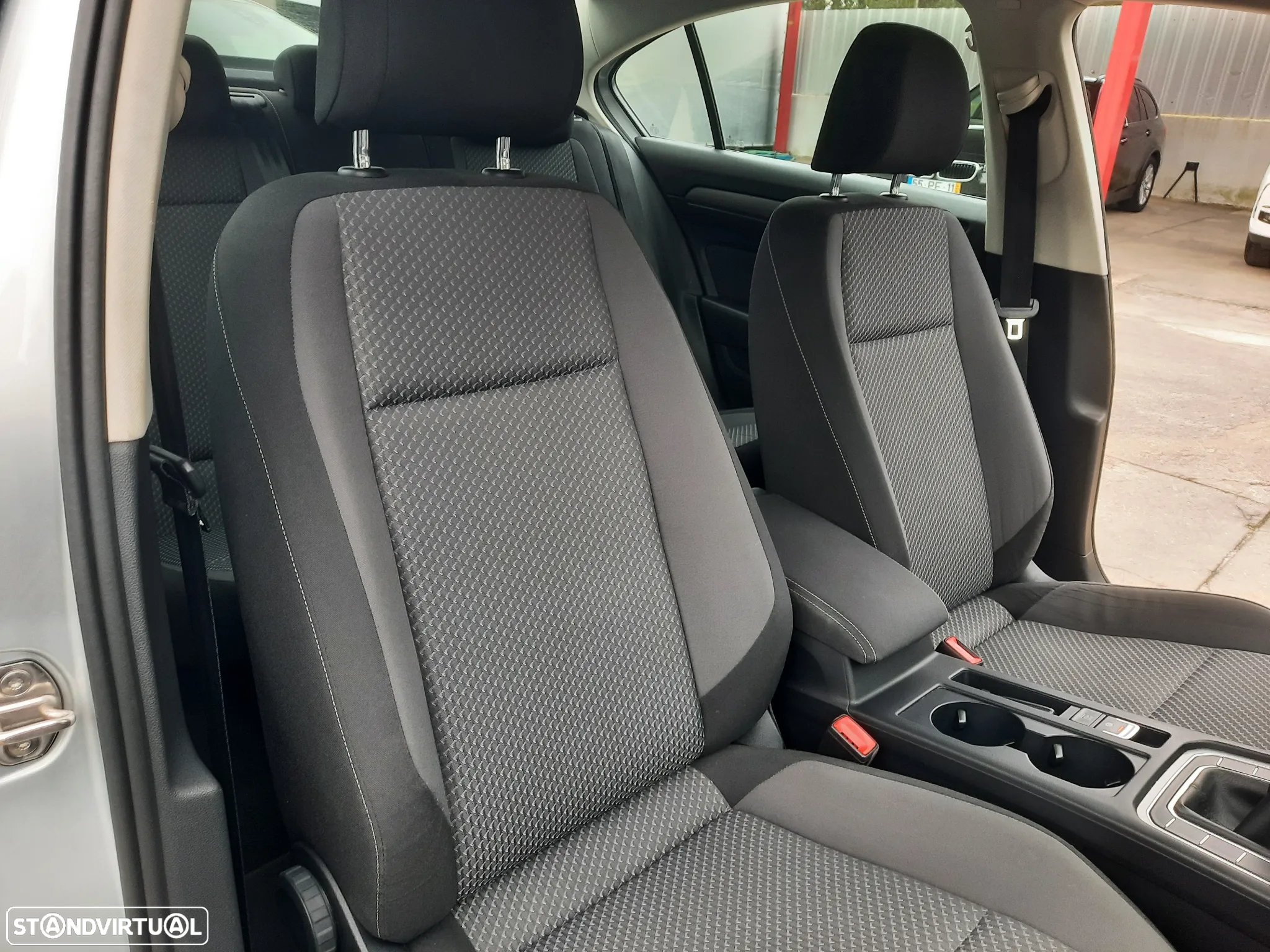 VW Passat 1.6 TDI BlueMotion - 31