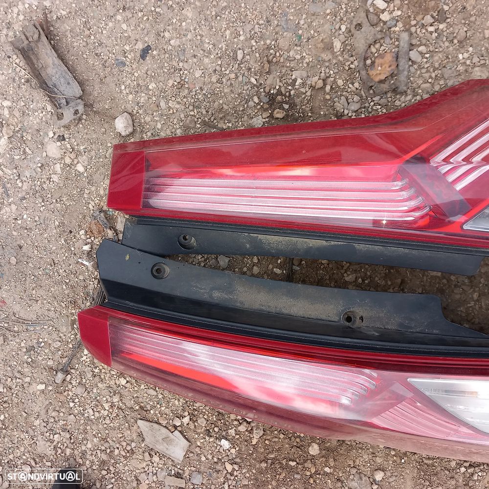 Farois traseiros citroen c4 picasso - 2