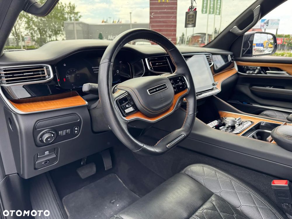 Jeep Grand Wagoneer - 26