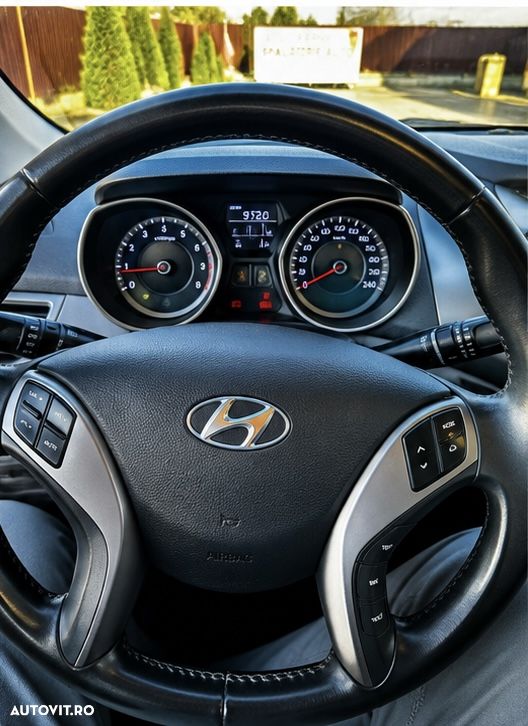 Hyundai Elantra 1.6 MPi - 3