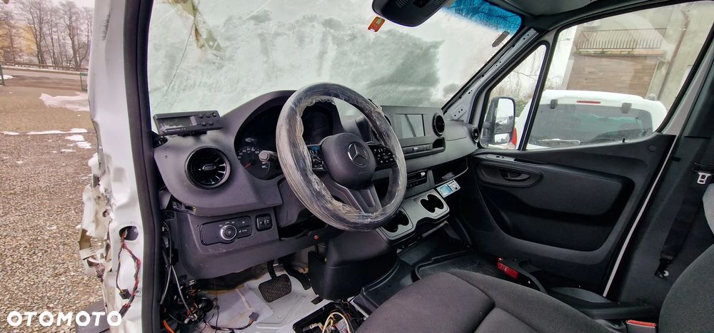 Mercedes-Benz Sprinter - 14