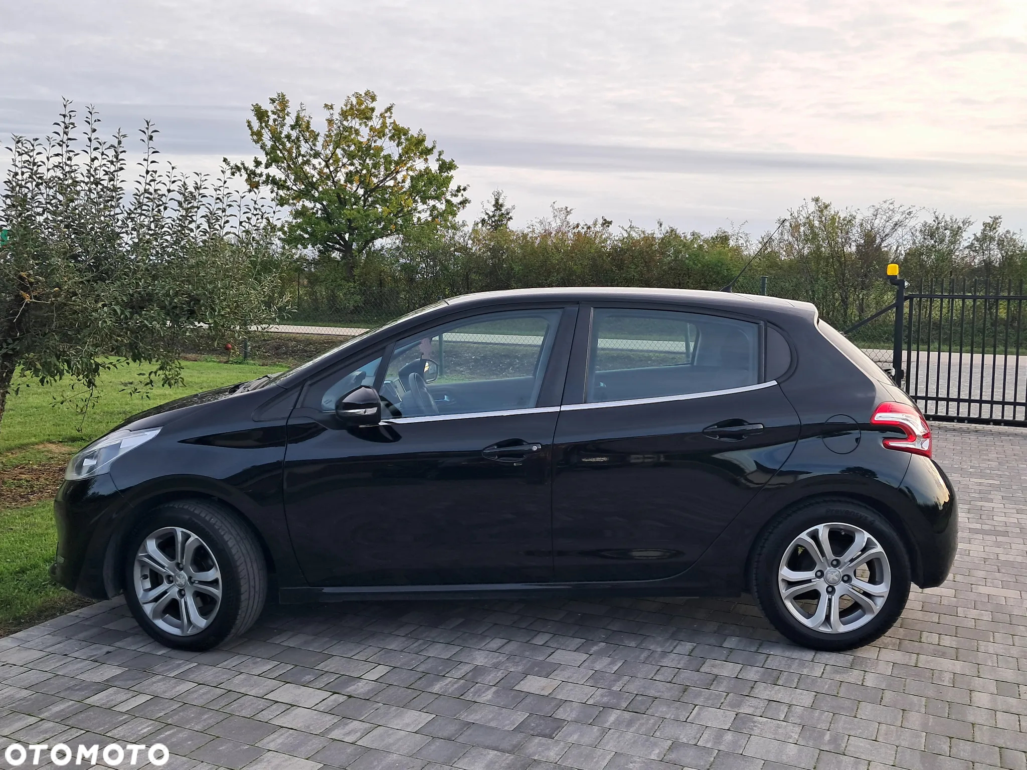Peugeot 208 1.2 PureTech Allure - 2
